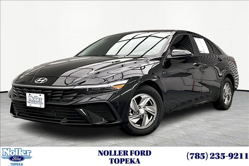 Used 2025 Hyundai Elantra SE image 1