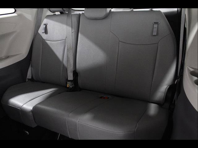 Used 2023 Toyota Sienna XLE FWD image 18