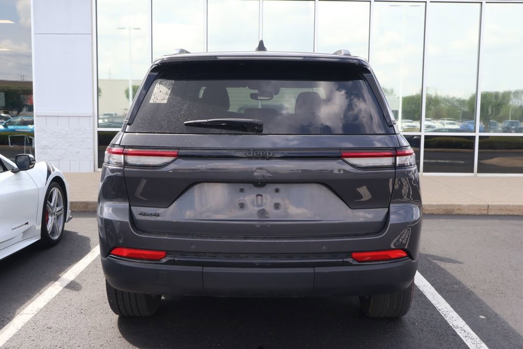 Used 2023 Jeep Grand Cherokee Altitude image 11