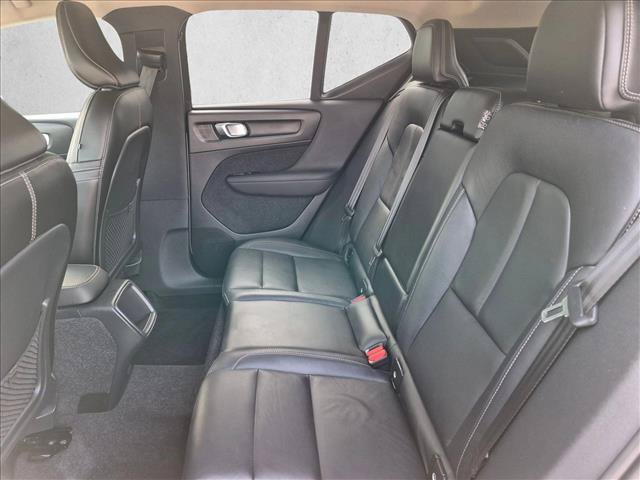 Used 2019 Volvo XC40 T5 Momentum AWD/4WD image 17