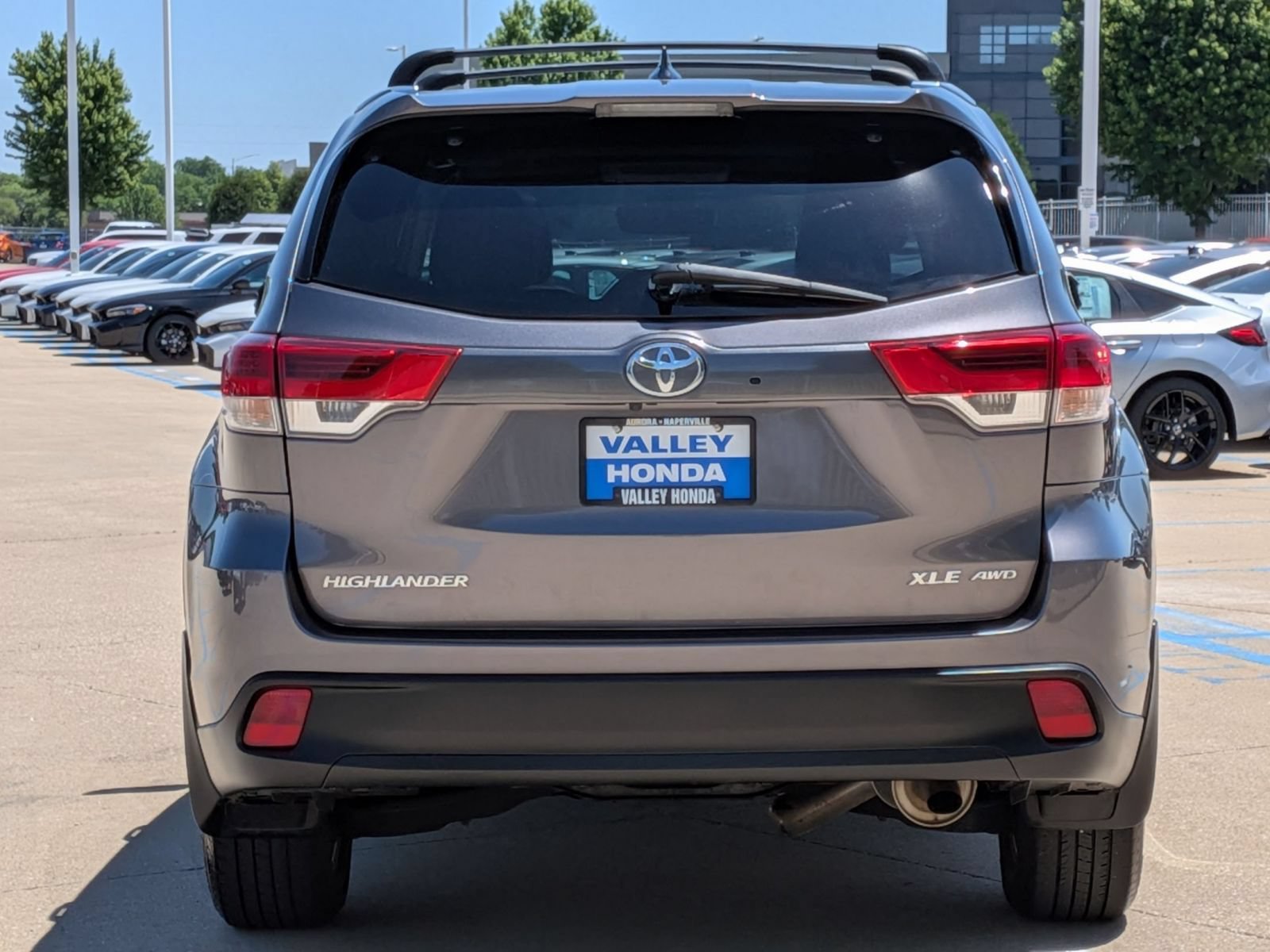 Used 2019 Toyota Highlander XLE AWD/4WD image 7