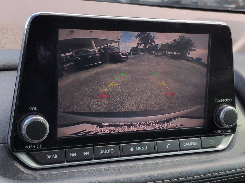 Used 2022 Nissan Rogue SV FWD image 20