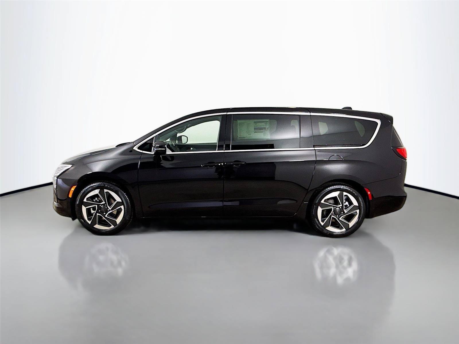 New 2027 Chrysler Pacifica Limited w/ Family Tech Group FWD image 8