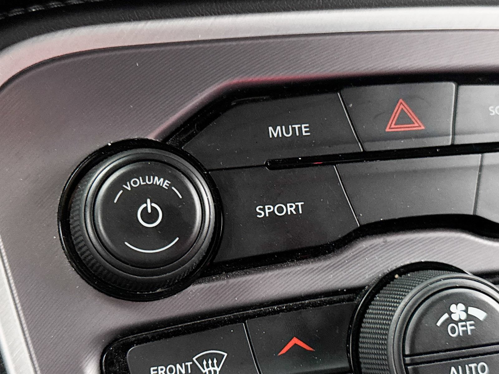 Used 2022 Dodge Challenger SXT RWD image 7