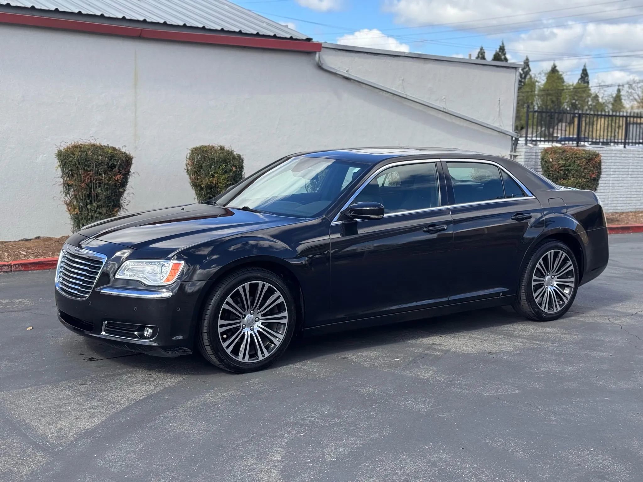 Used 2014 Chrysler 300 w/ Driver Convenience Group image 2