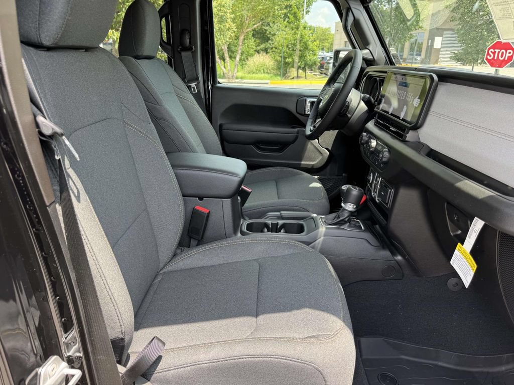 New 2026 Jeep Gladiator Sport AWD/4WD image 16