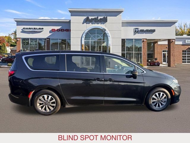 Certified 2023 Chrysler Pacifica Touring-L FWD image 7