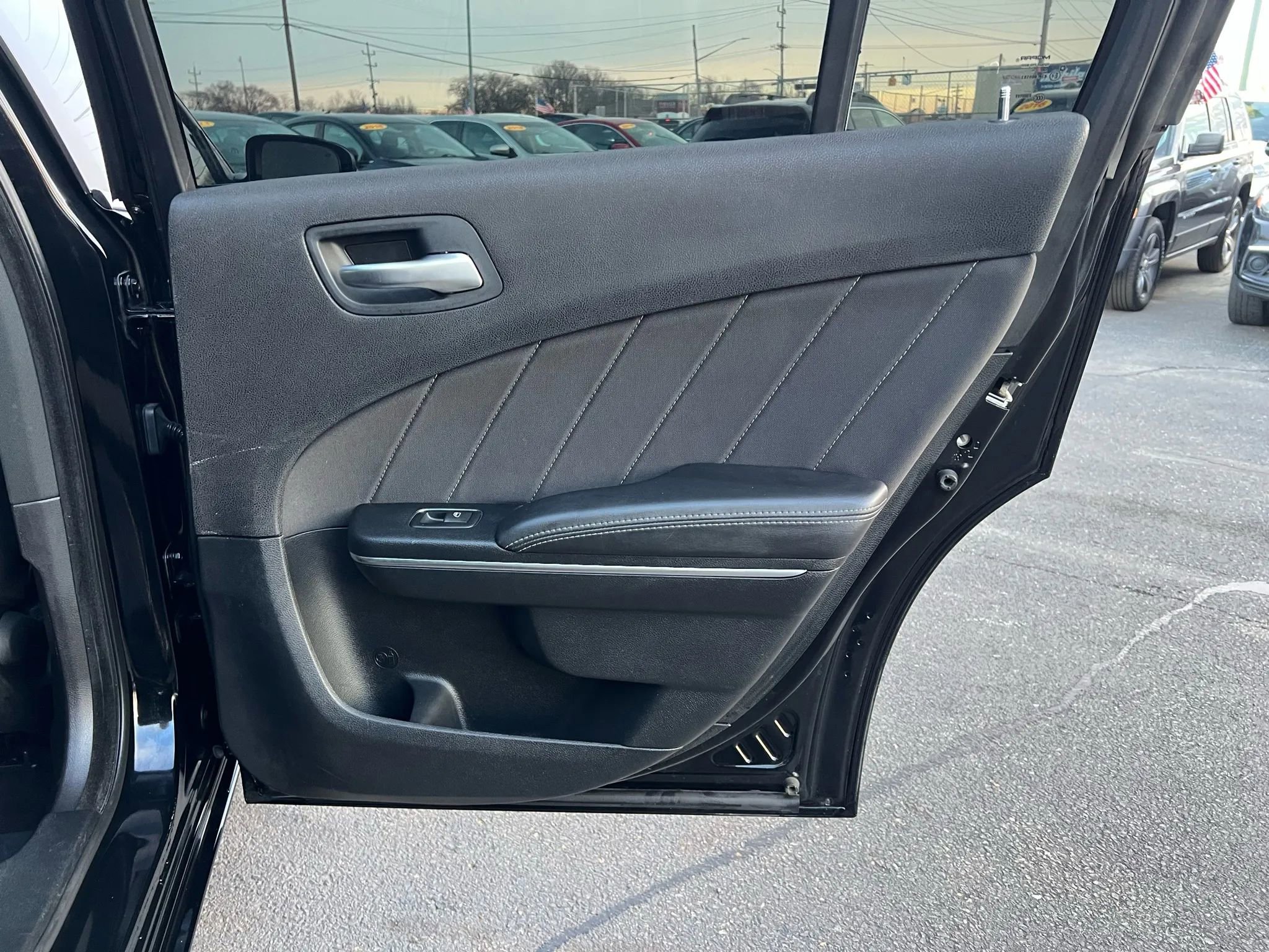 Used 2017 Dodge Charger SXT image 36