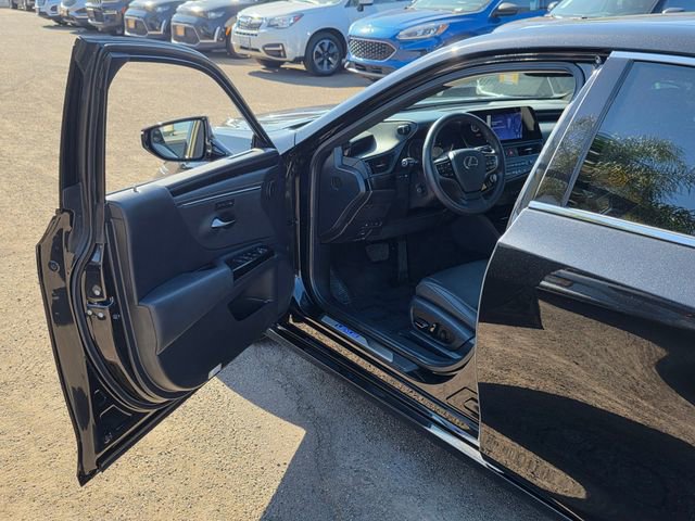 Used 2024 Lexus ES 300h w/ Premium Package image 39