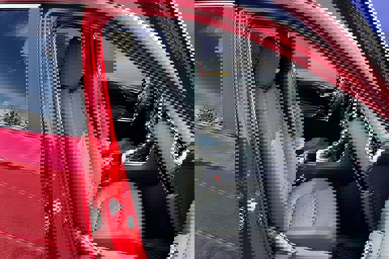 Used 2025 Toyota RAV4 XLE w/ Convenience Package AWD/4WD image 29