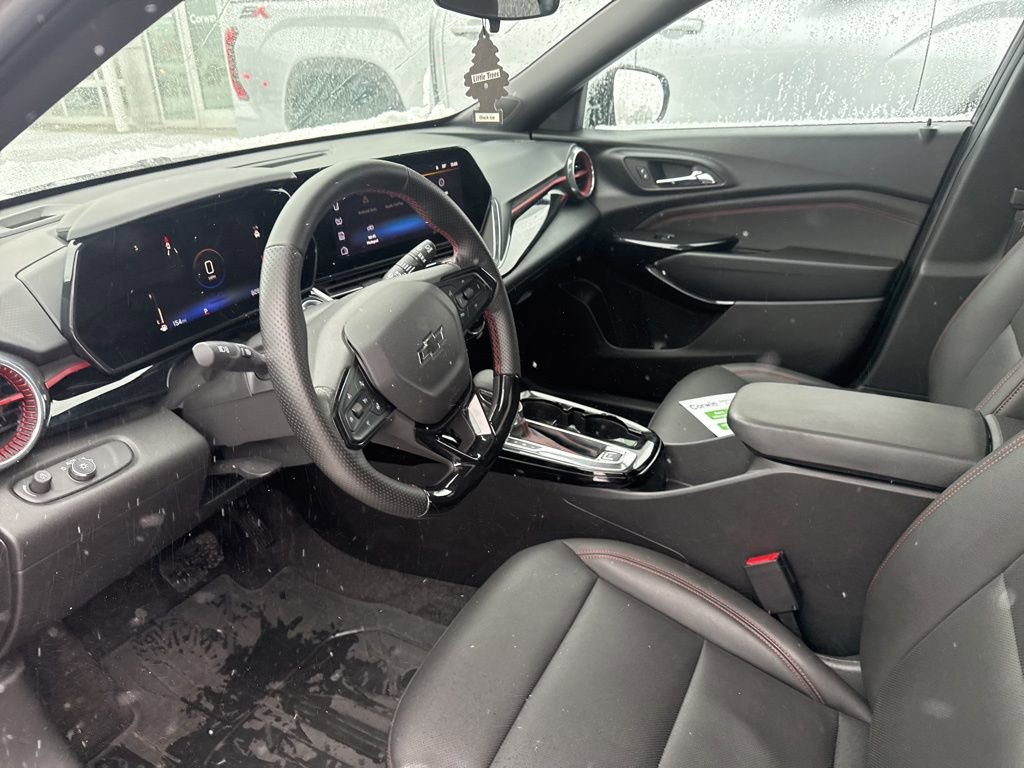 Used 2024 Chevrolet Trax RS w/ Sunroof Package image 12