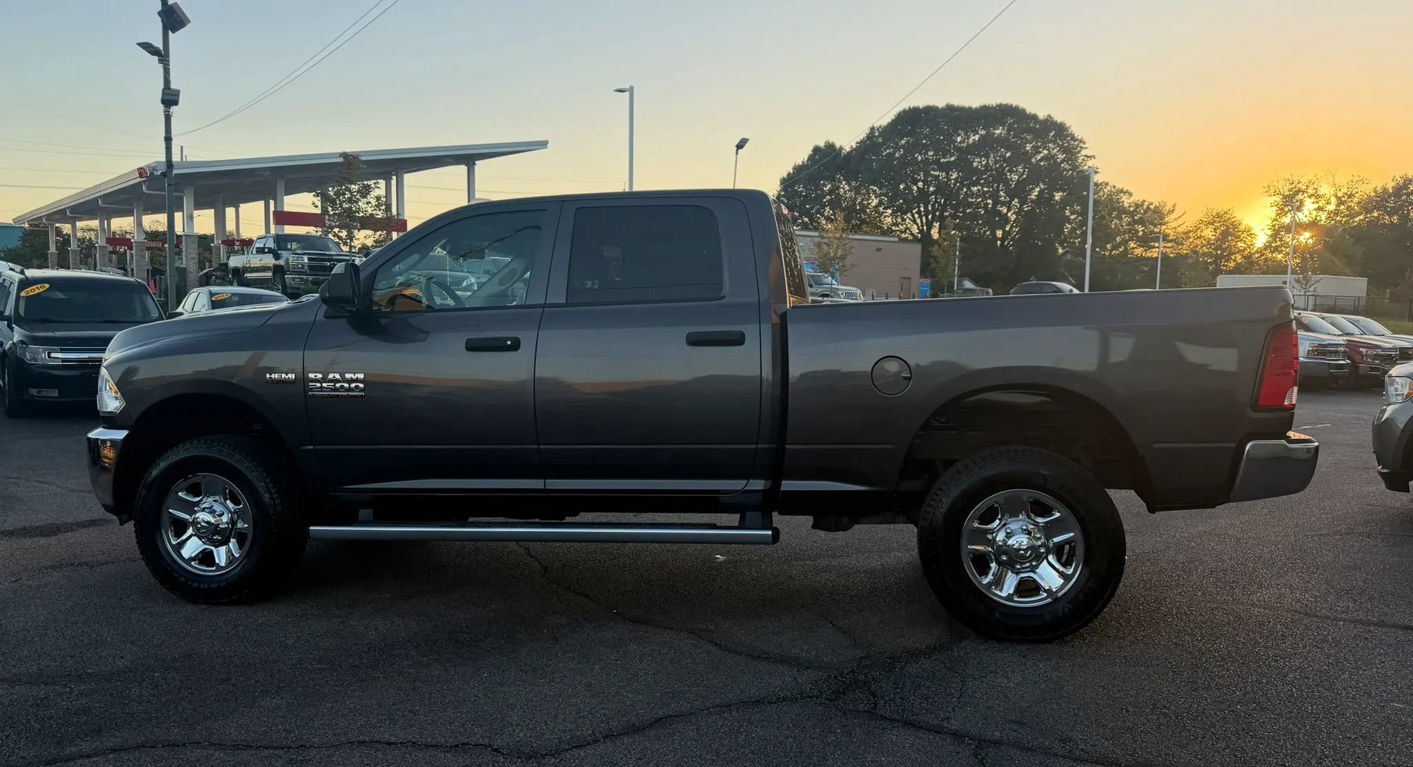 Used 2016 RAM 2500 Tradesman w/ Chrome Appearance Group AWD/4WD image 2