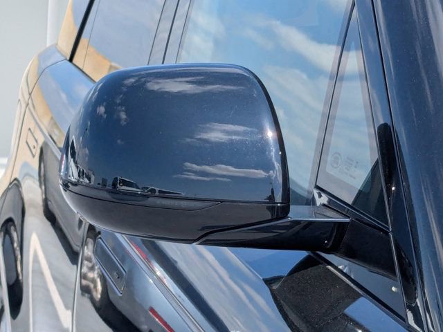 Used 2025 Land Rover Range Rover Sport SE AWD/4WD image 11