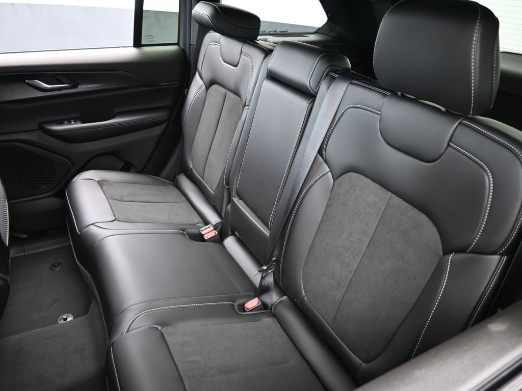 New 2025 Jeep Grand Cherokee Altitude image 29