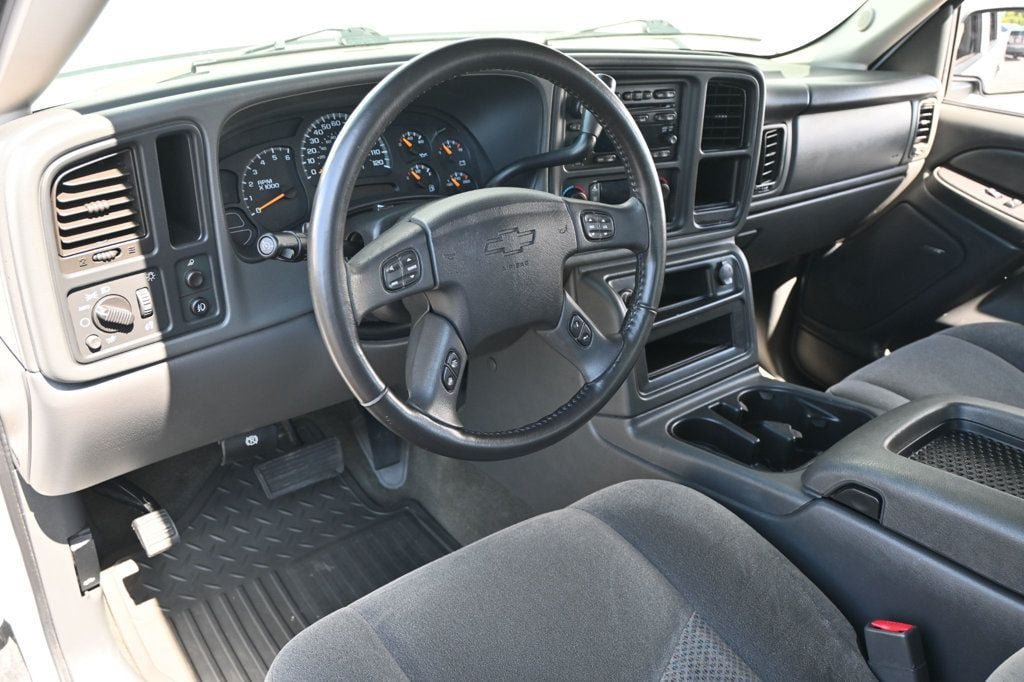 Used 2006 Chevrolet Silverado 1500 LT w/ Onstar Plus Package RWD image 6