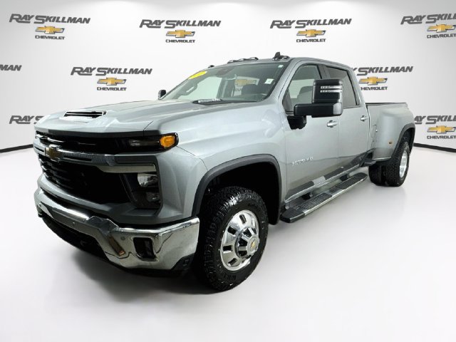 Used 2025 Chevrolet Silverado 3500 LT w/ Safety Package AWD/4WD image 3