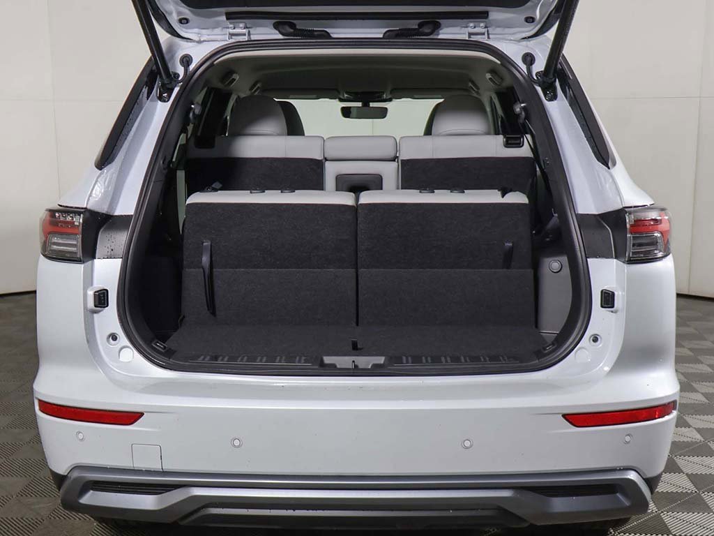 New 2025 Mitsubishi Outlander SE image 17