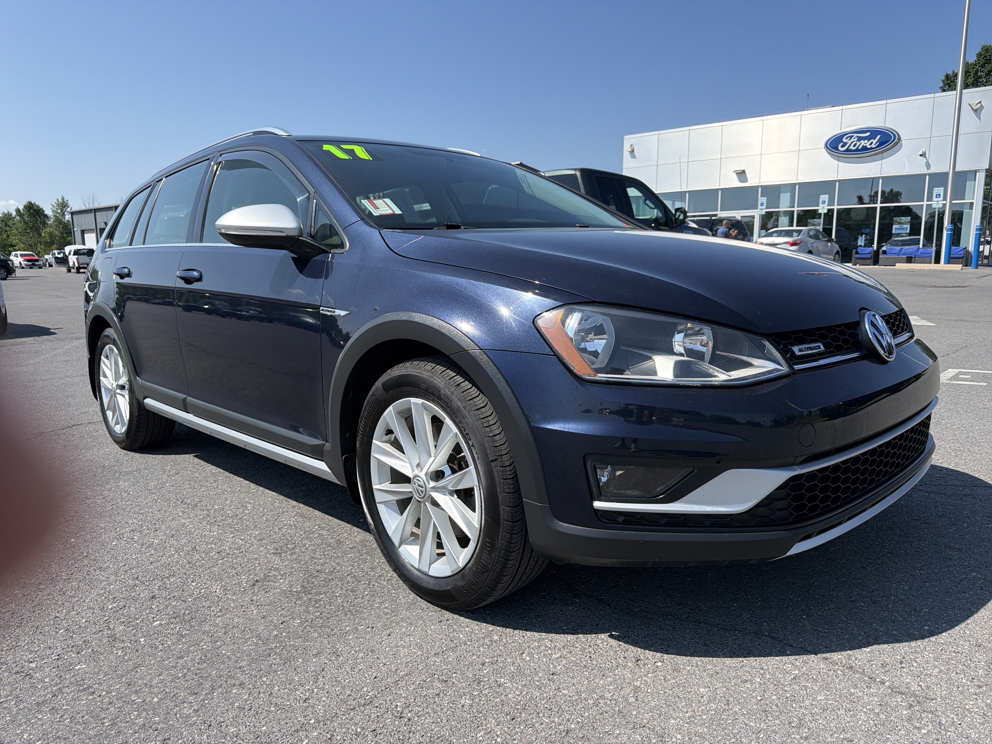 Used 2017 Volkswagen Golf Alltrack AWD/4WD image 1
