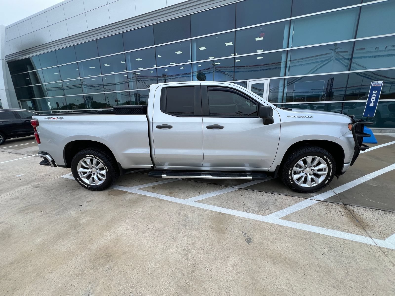 Used 2019 Chevrolet Silverado 1500 Custom w/ Custom Convenience Package AWD/4WD image 2