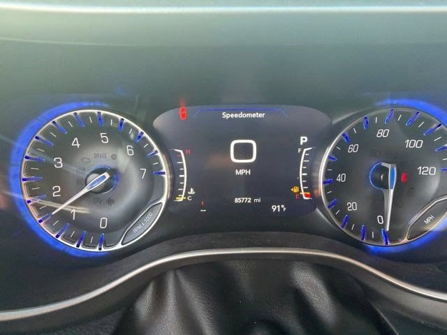 Used 2023 Chrysler Pacifica Touring-L FWD image 6
