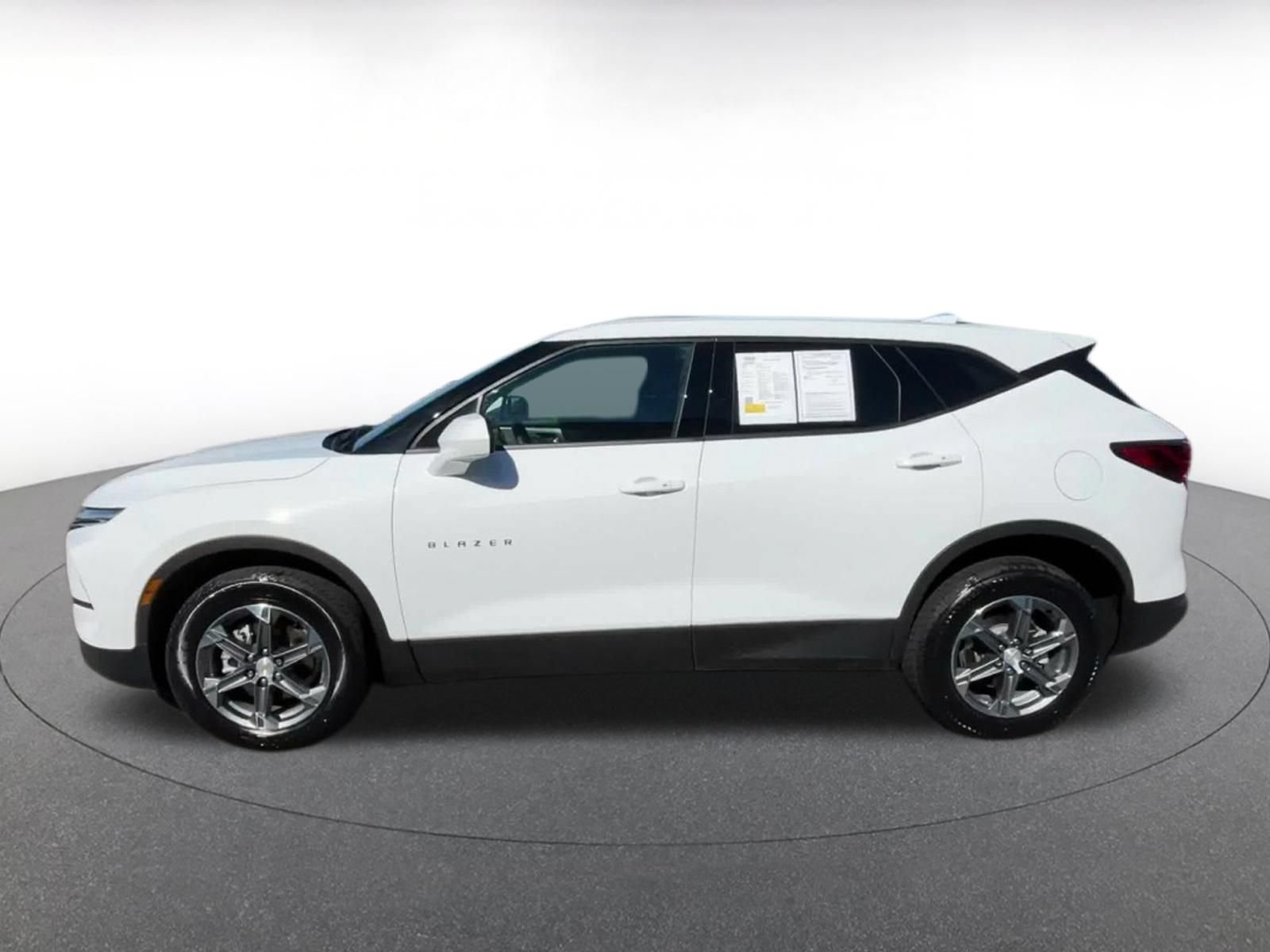 Used 2025 Chevrolet Blazer LT FWD image 8