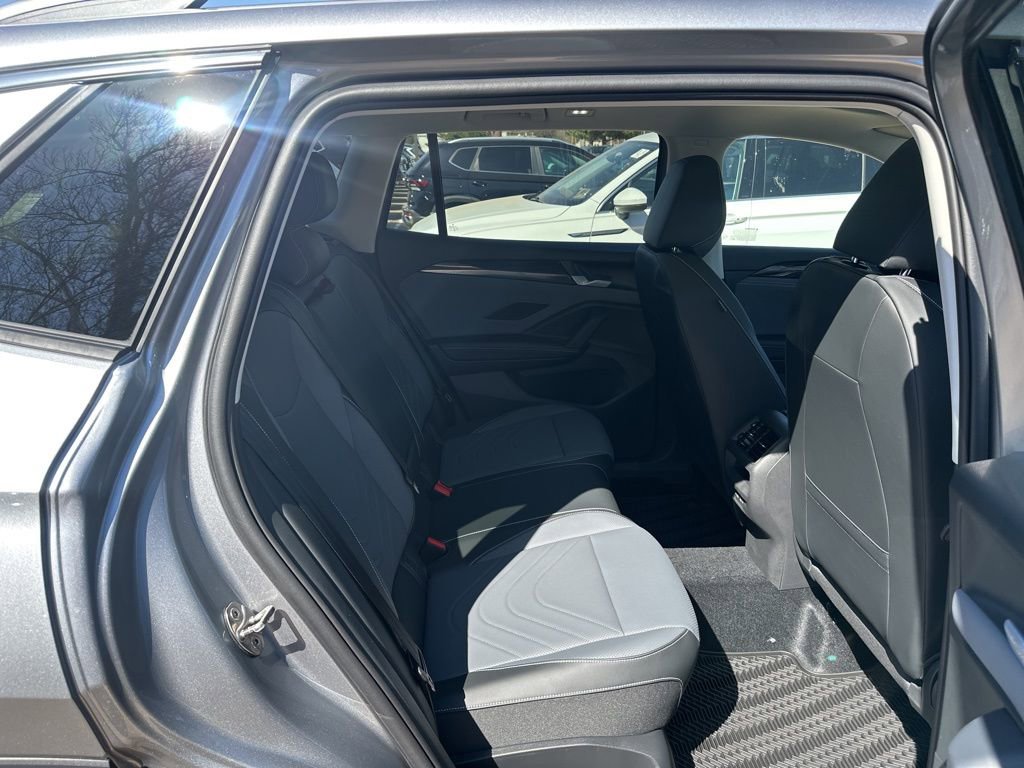 New 2026 Volkswagen Tiguan SE image 16