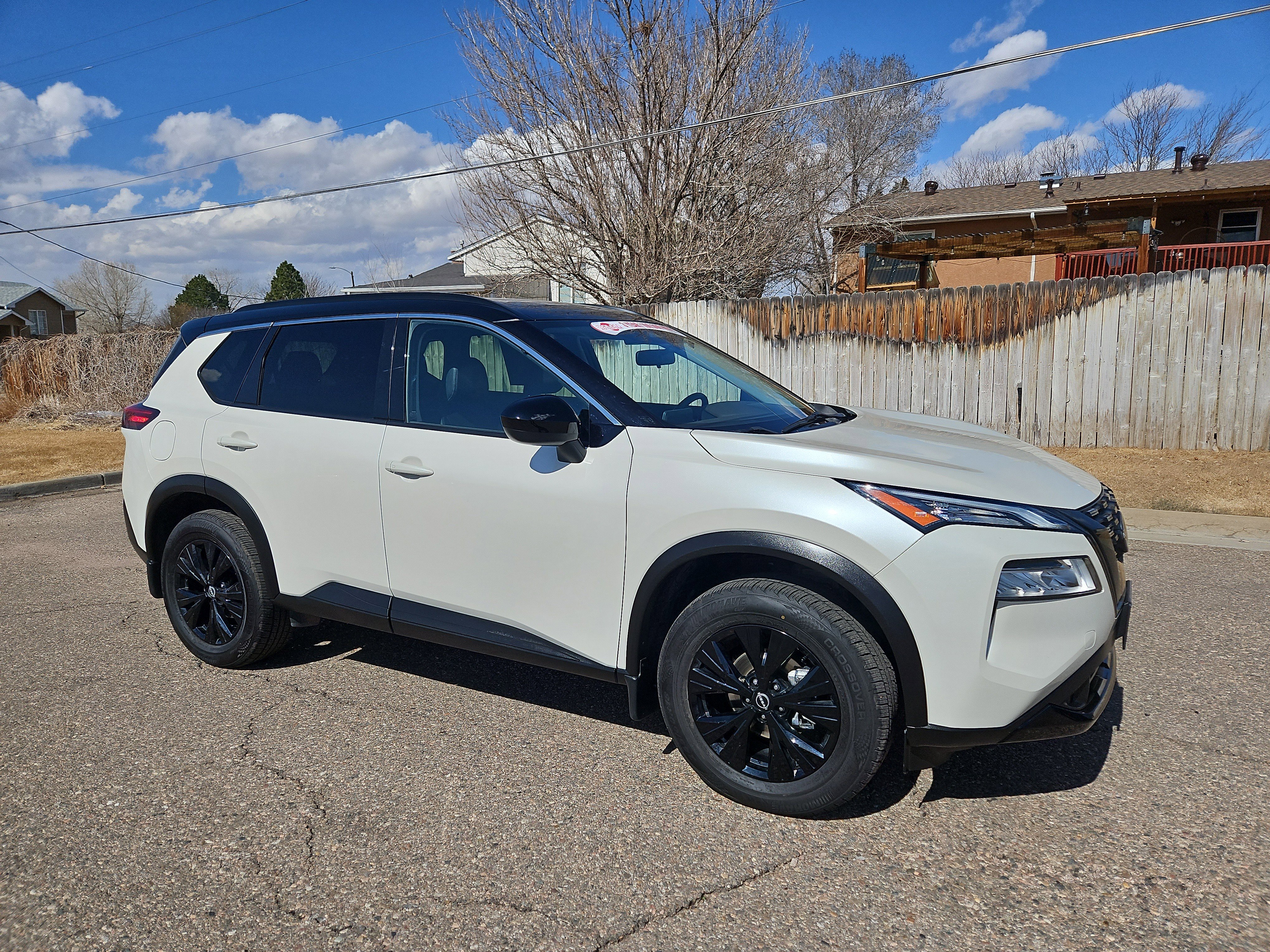 Used 2023 Nissan Rogue SV w/ SV Premium B Package image 2