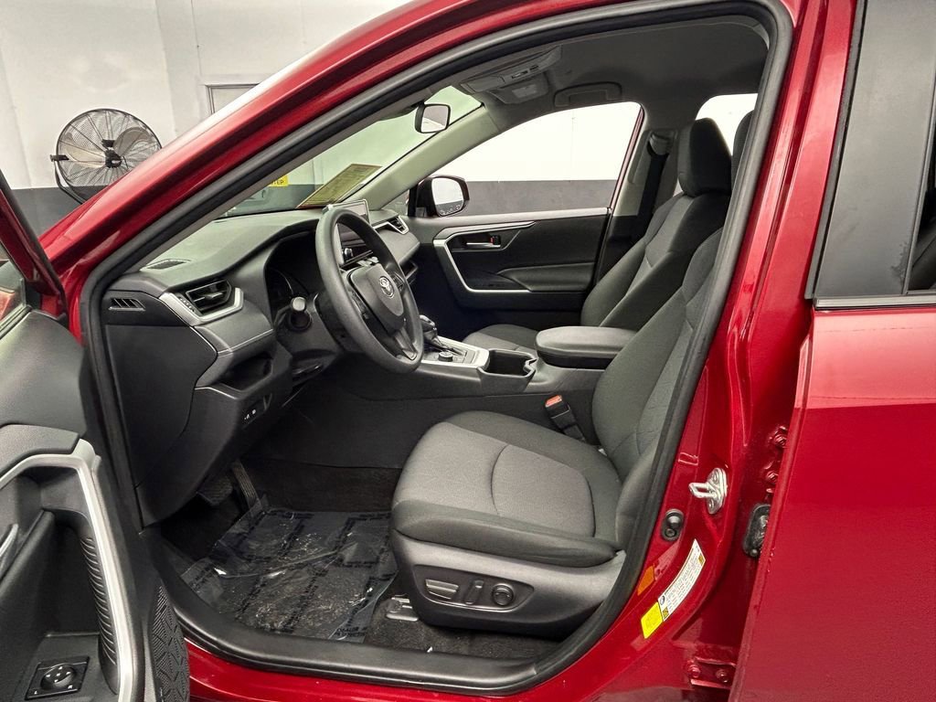 Used 2025 Toyota RAV4 XLE image 14