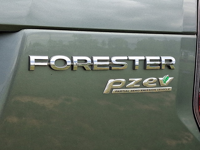 Used 2015 Subaru Forester 2.5i Premium w/ All-Weather Package AWD/4WD image 10