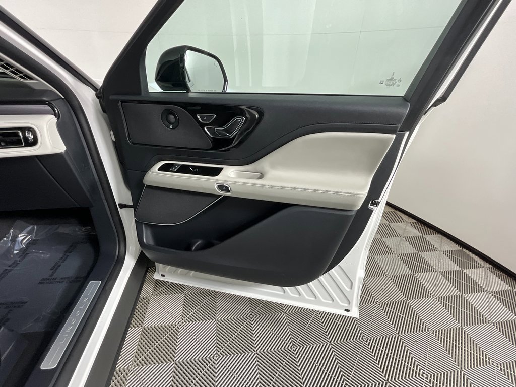 Used 2025 Lincoln Aviator 2WD w/ Equipment Group 101A image 25