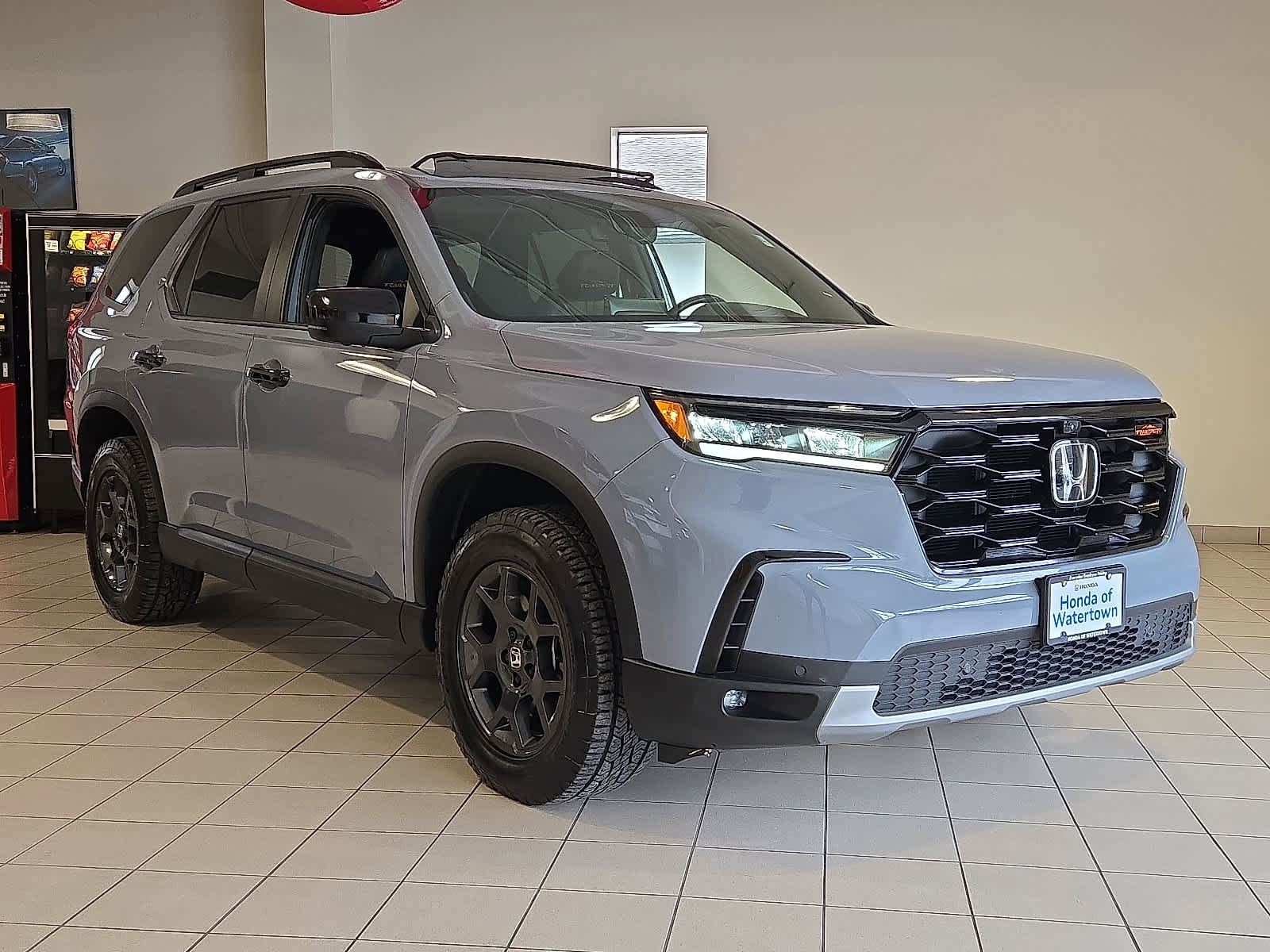 Certified 2025 Honda Pilot TrailSport image 4