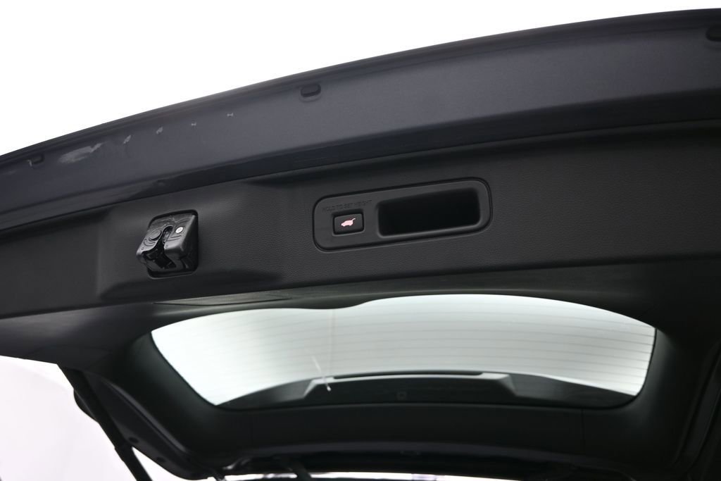 Used 2025 Honda Pilot Elite image 18