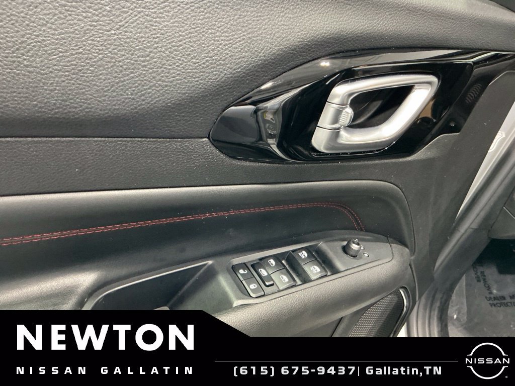 Used 2025 Jeep Compass Trailhawk AWD/4WD image 40