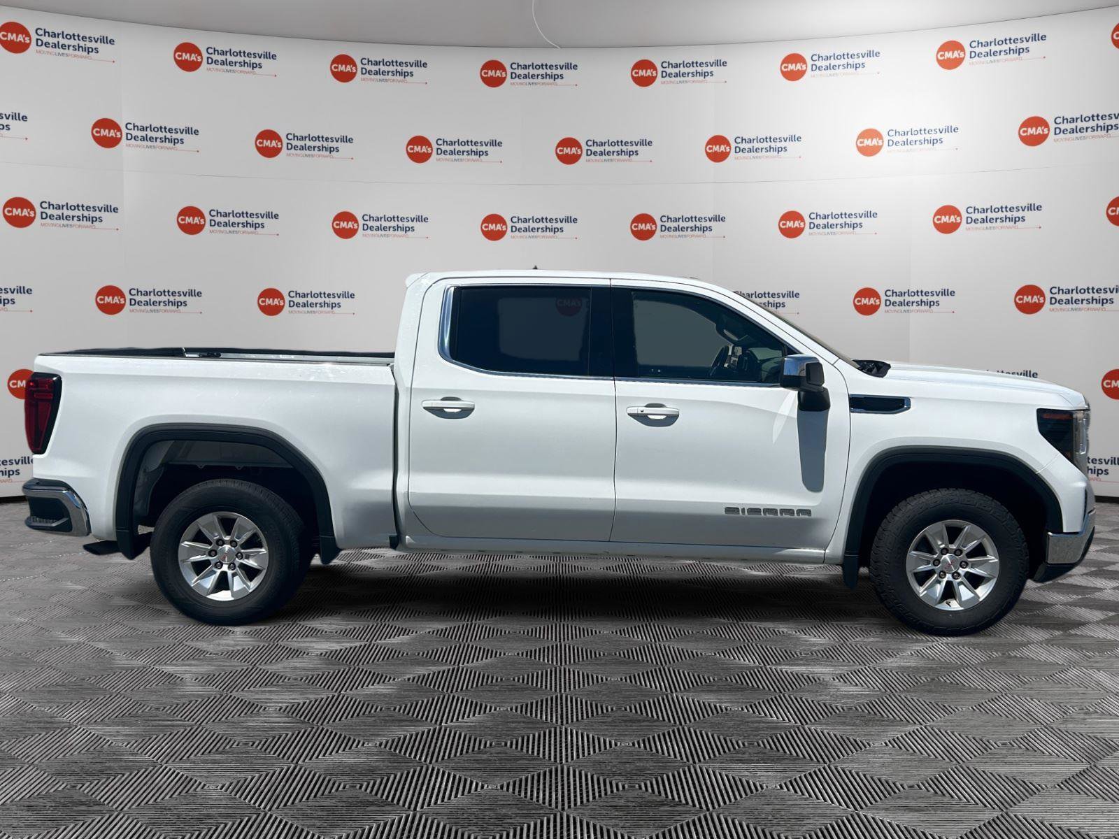 Used 2024 GMC Sierra 1500 SLE AWD/4WD image 6