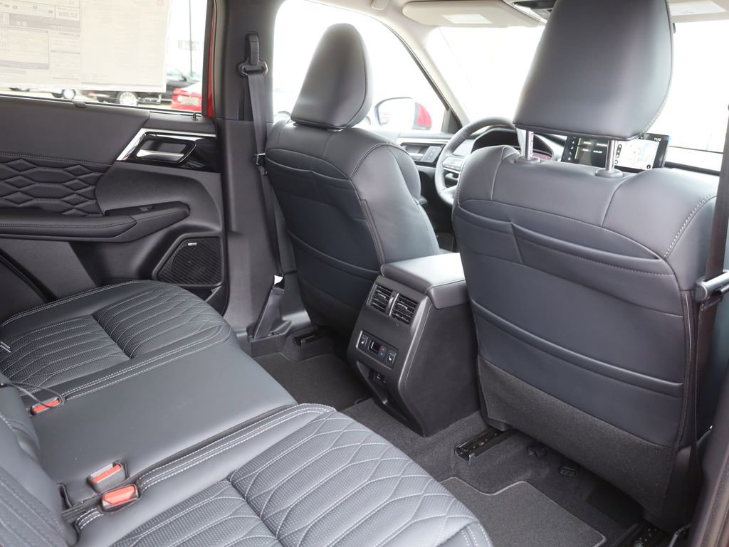 New 2025 Mitsubishi Outlander SEL image 19
