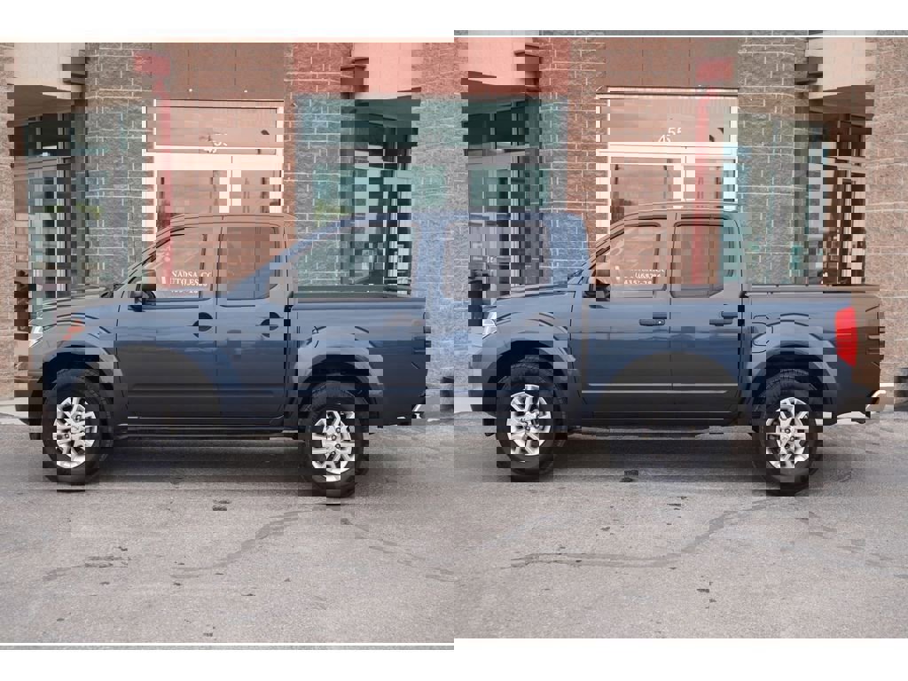 Used 2014 Nissan Frontier SV w/ SV Value Truck Package image 5