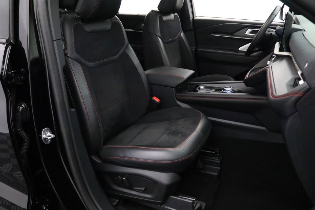 Used 2025 Ford Explorer ST AWD/4WD image 18