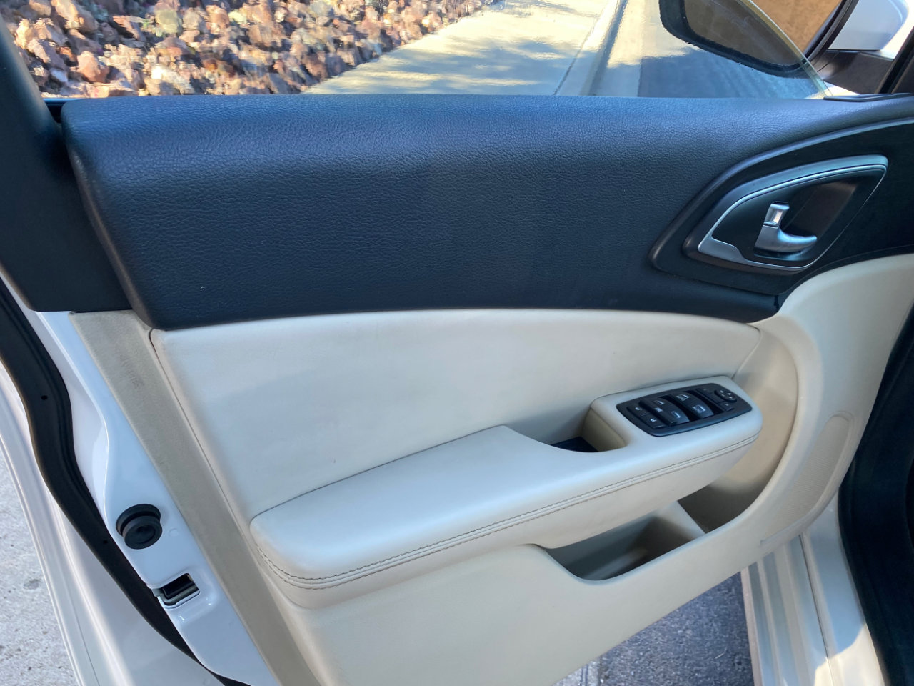 Used 2017 Chrysler 200 Limited Platinum image 19