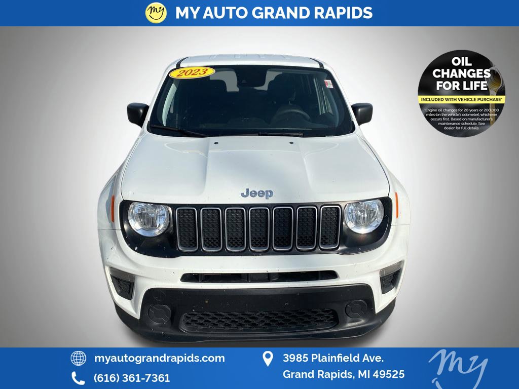 Used 2023 Jeep Renegade Latitude AWD/4WD image 2