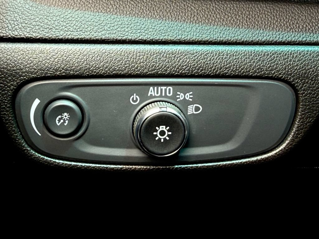 Used 2023 Chevrolet Bolt LT w/ Infotainment Package FWD image 21