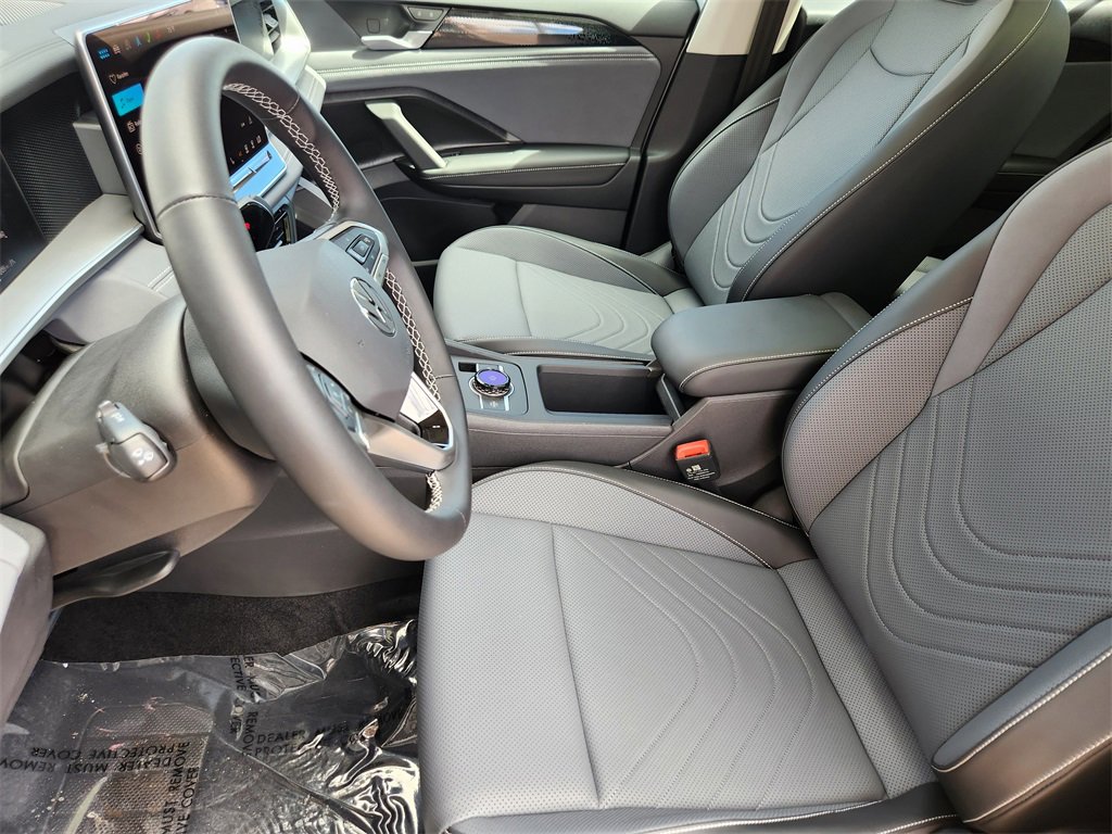 New 2025 Volkswagen Tiguan SE image 5