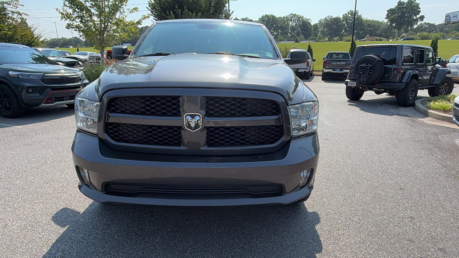 Used 2019 RAM 1500 Express AWD/4WD image 3