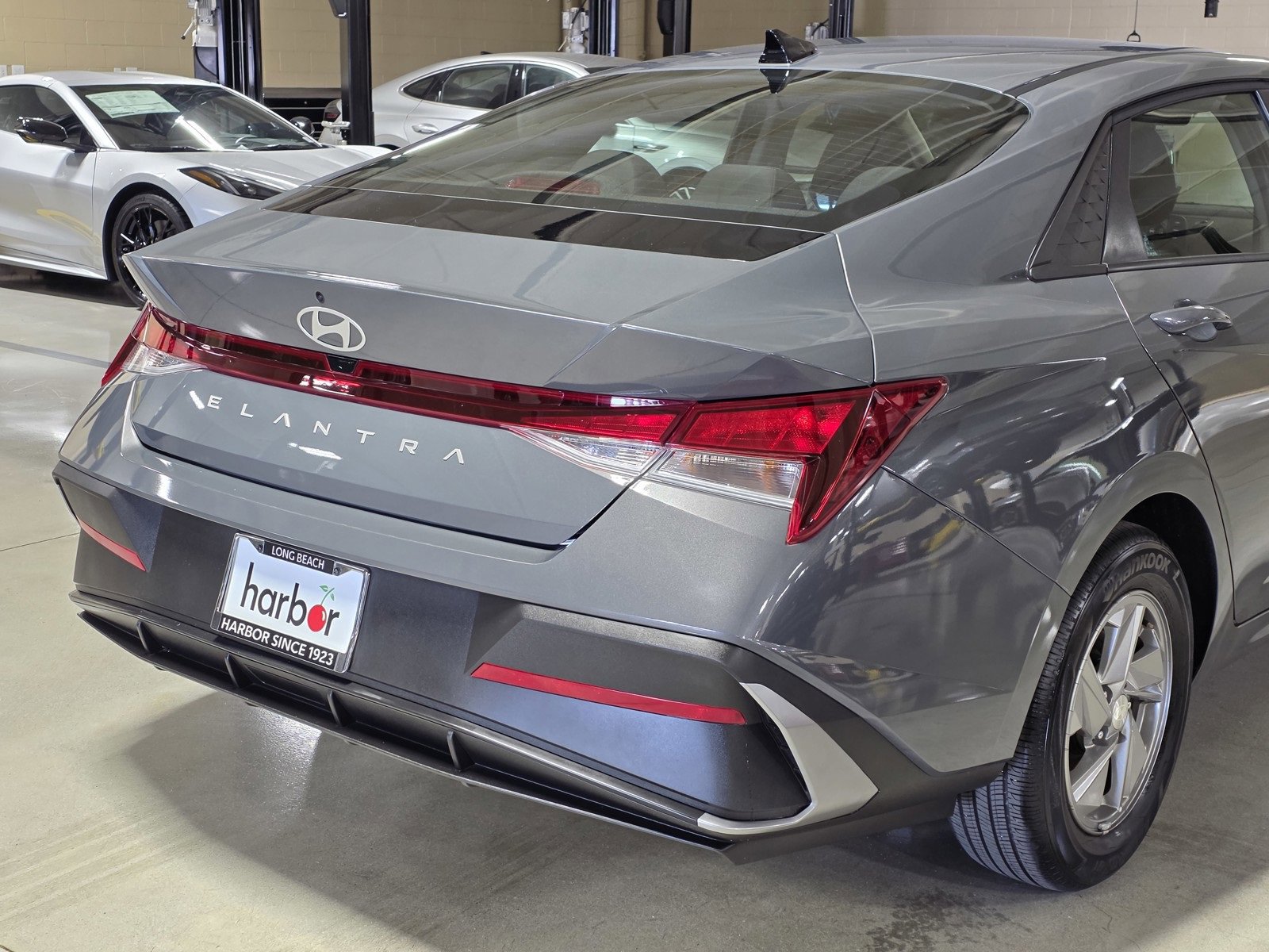 Certified 2025 Hyundai Elantra SE image 11