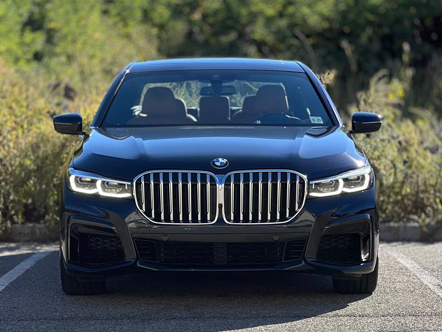 Used 2022 BMW 750i xDrive w/ M Sport Package image 3