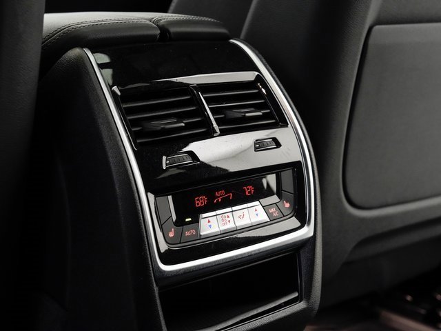 Used 2025 BMW X6 xDrive40i w/ Climate Comfort Package image 24