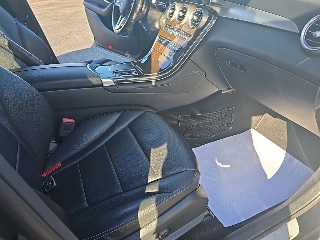 Used 2020 Mercedes-Benz GLC 300 4MATIC image 20