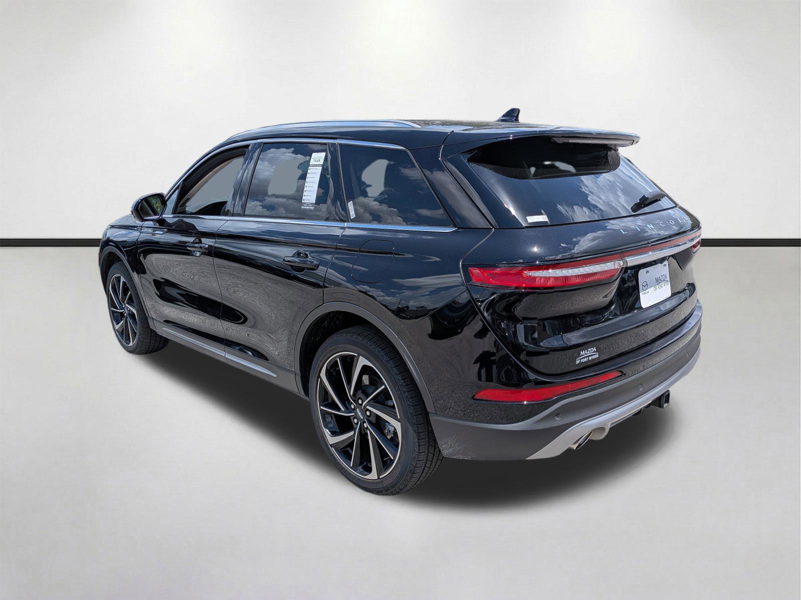 Used 2023 Lincoln Corsair Reserve w/ Equipment Group 201A image 6