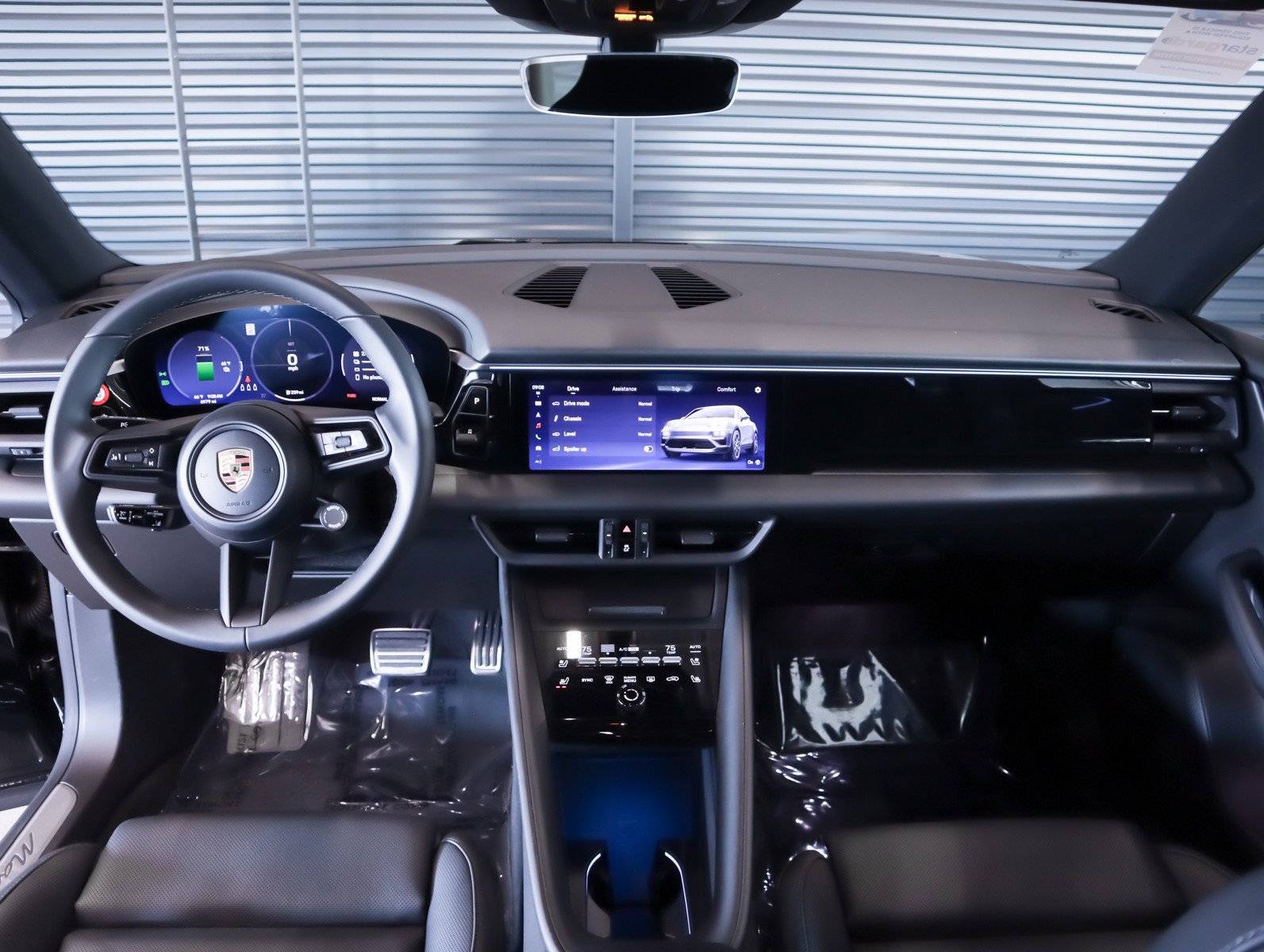 Certified 2025 Porsche Macan 4S Electric image 14