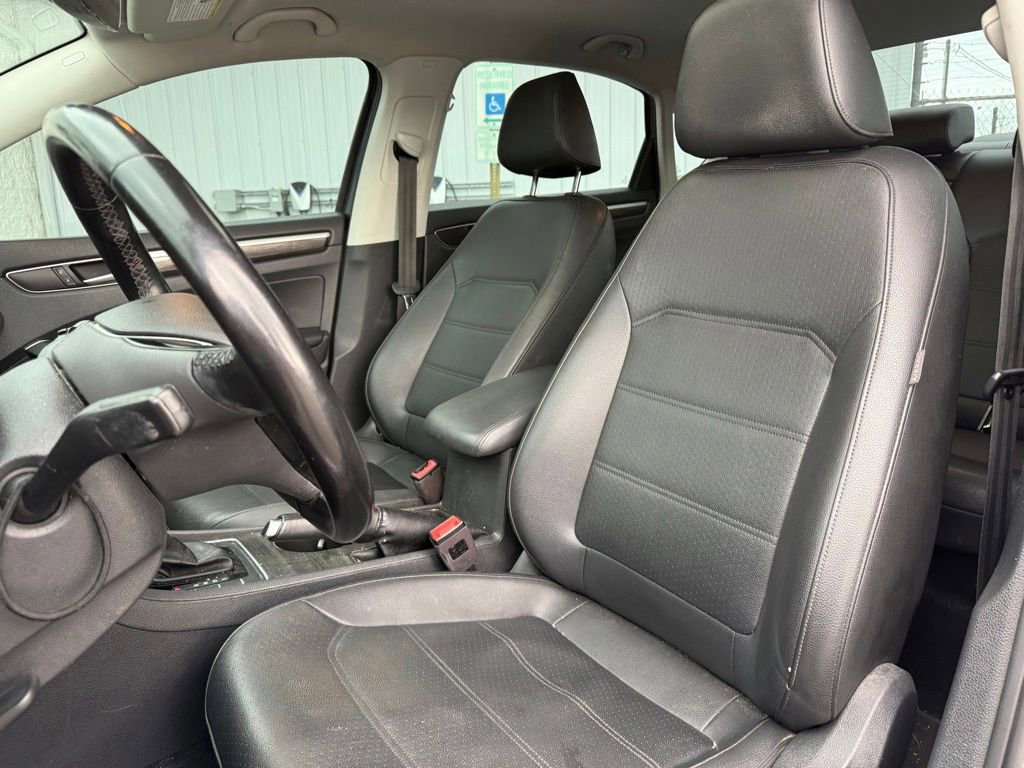 Used 2018 Volkswagen Passat 2.0T SE image 6