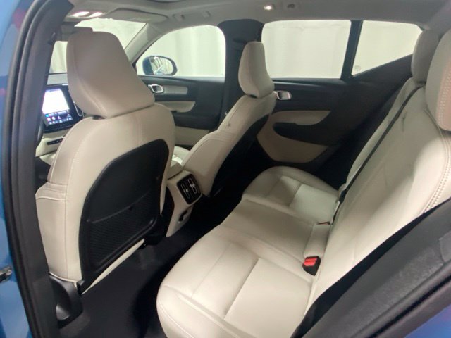 Used 2025 Volvo XC40 B5 Plus w/ Climate Package AWD/4WD image 12